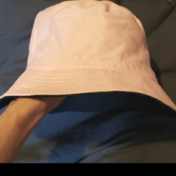 reversible bucket hat - Picture 2 of 2